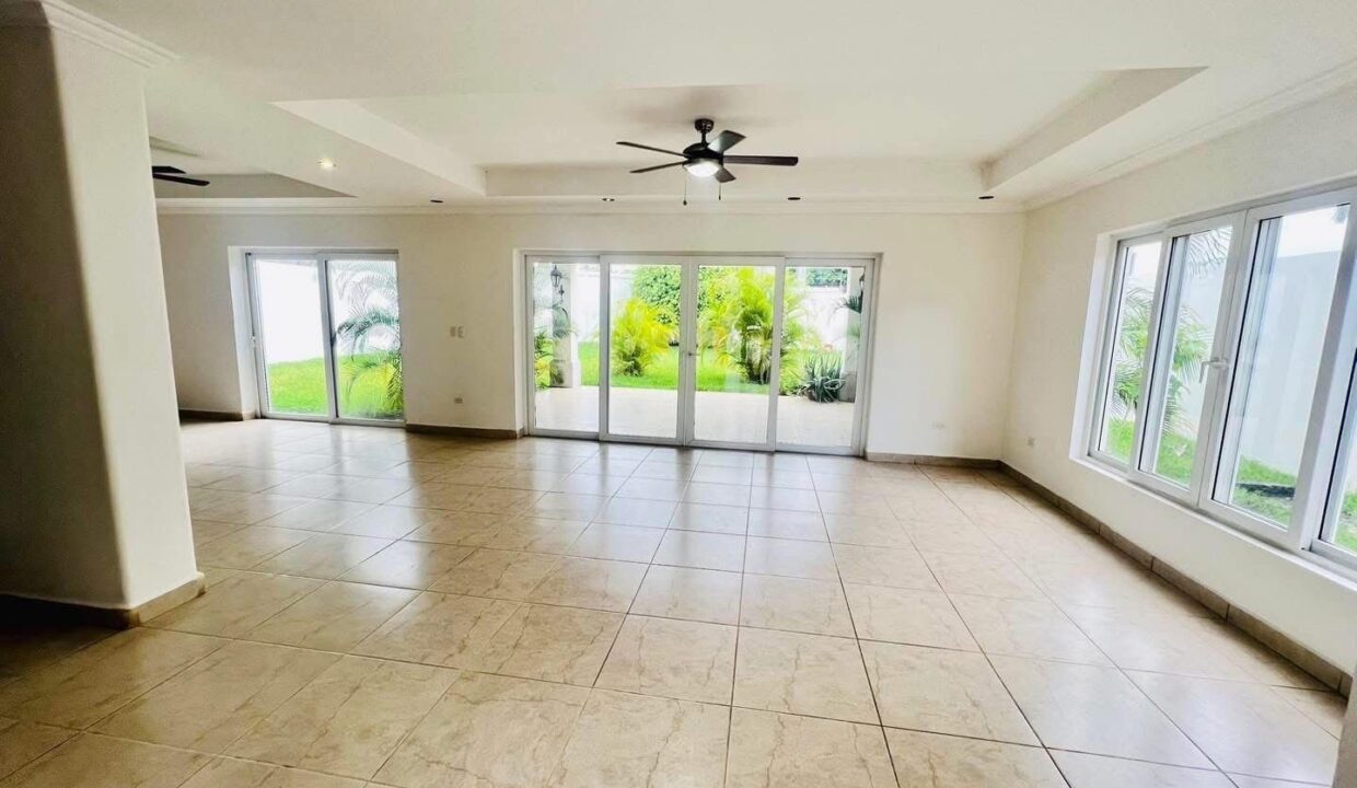 WhatsApp Image 2025-05-15 at 09.22.34_714fb4f9